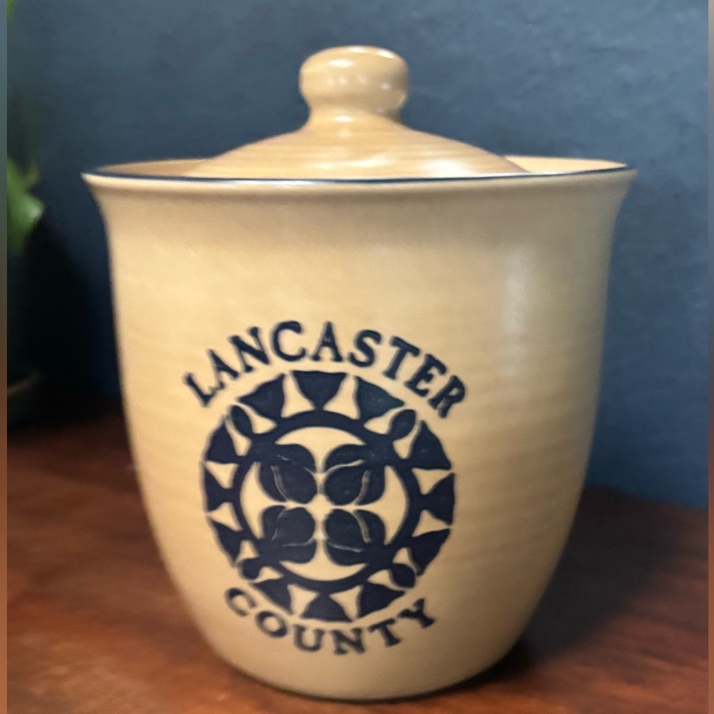 Pfaltzgraff “Lancaster County” Stonware Jar with Lid RARE